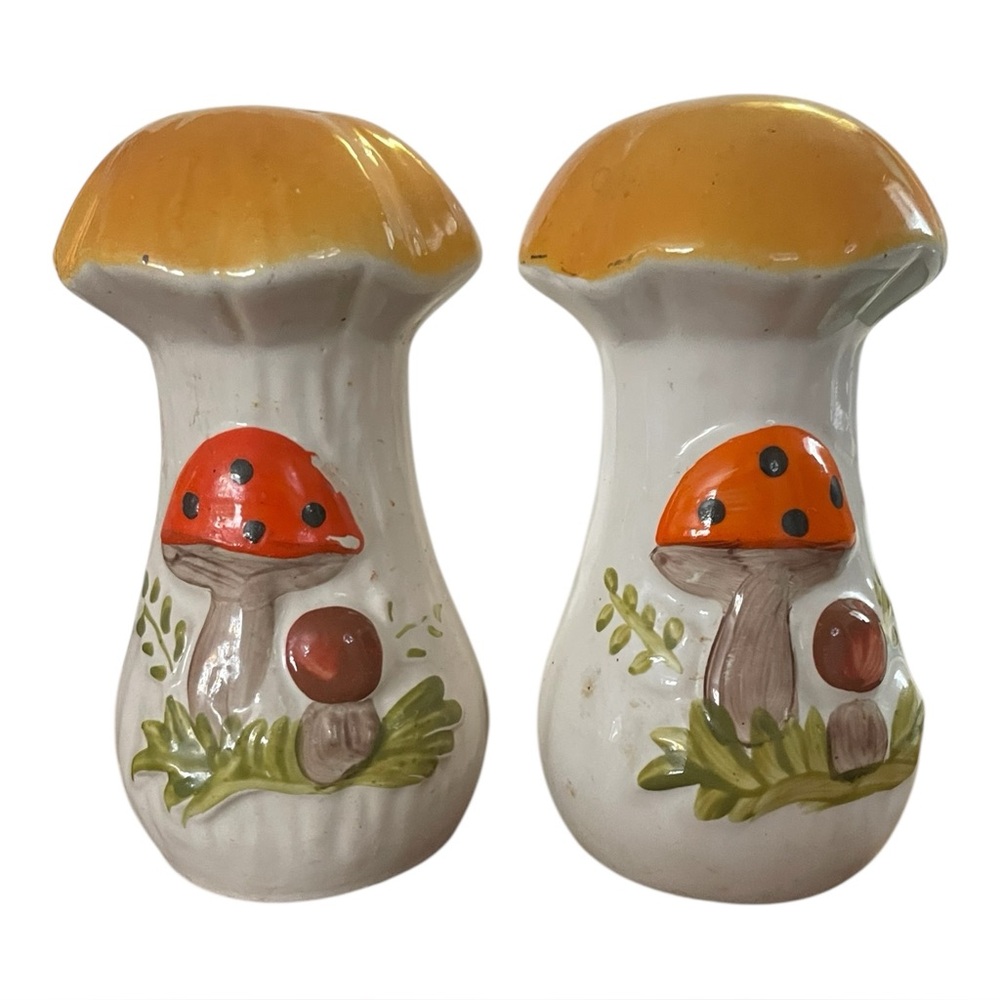 Vintage 70s Sears Merry Mushroom  Salt & Pepper Shakers Ceramic Set Cottage